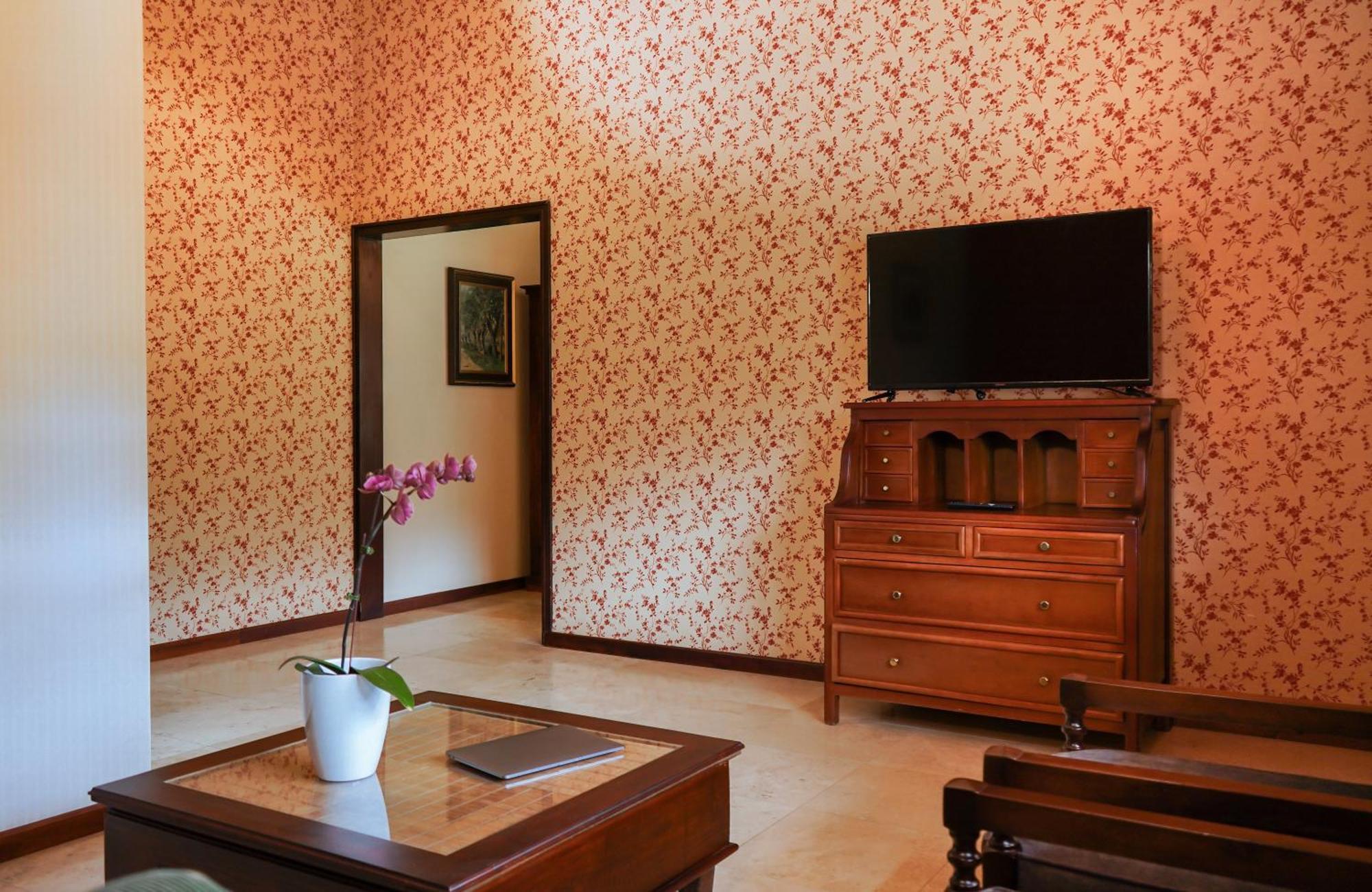 Uzhupud Garden Hotel & Lodge Paute Ngoại thất bức ảnh